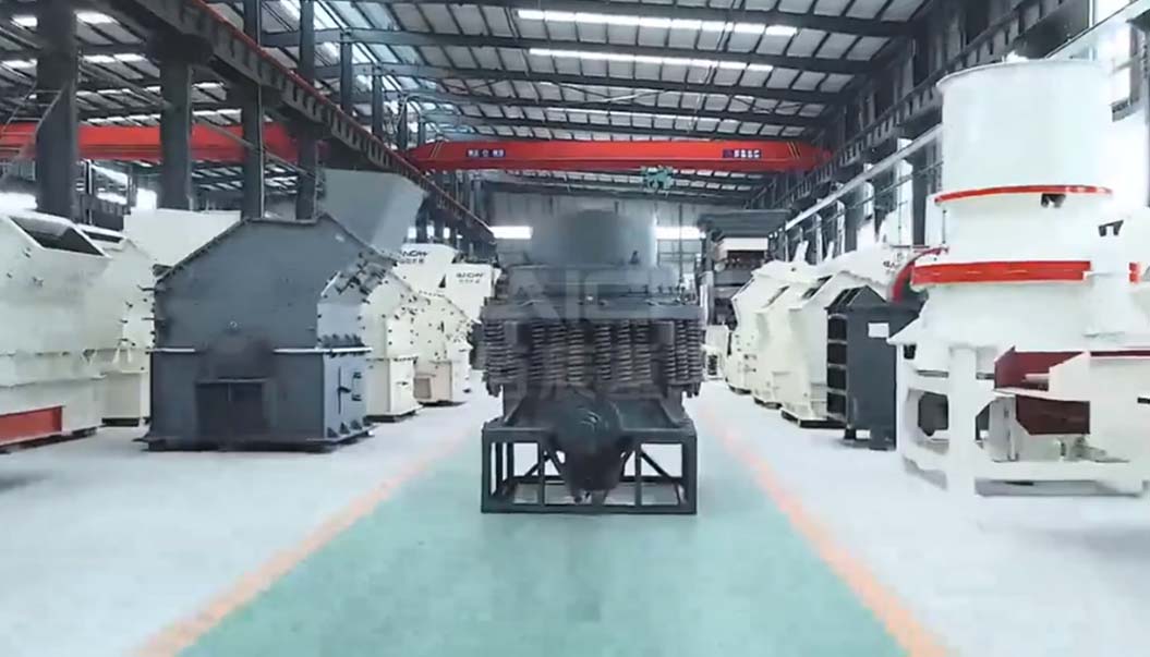 顎破，圓錐破 反擊破等破碎設(shè)備車間展示