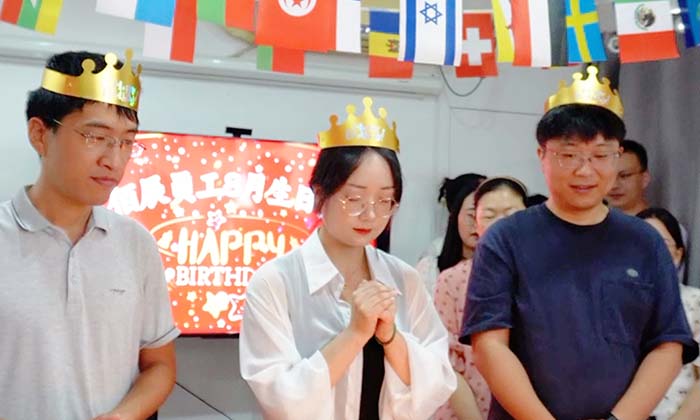 八月員工生日會(huì).jpg